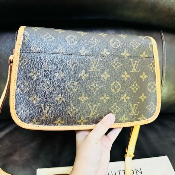 Louis Vuitton Sologne Monogram - Picture 4 of 16